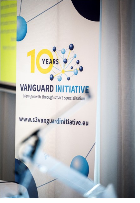 VI 10-year Banner